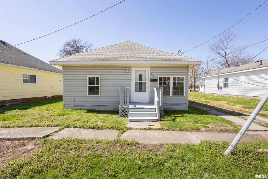 213 S Gardner Street, West Frankfort, IL 62896-2517 - #2