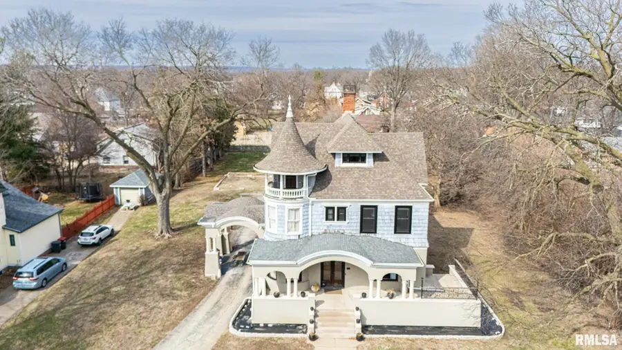 725 Park Avenue, Pekin, IL 61554 - #2