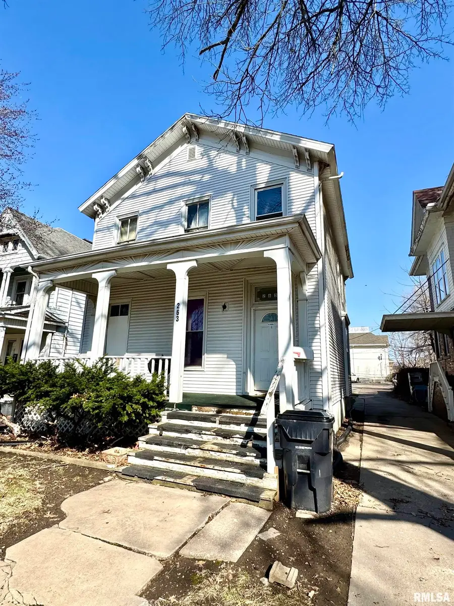 263 S 1st Avenue, Canton, IL 61520 - #2