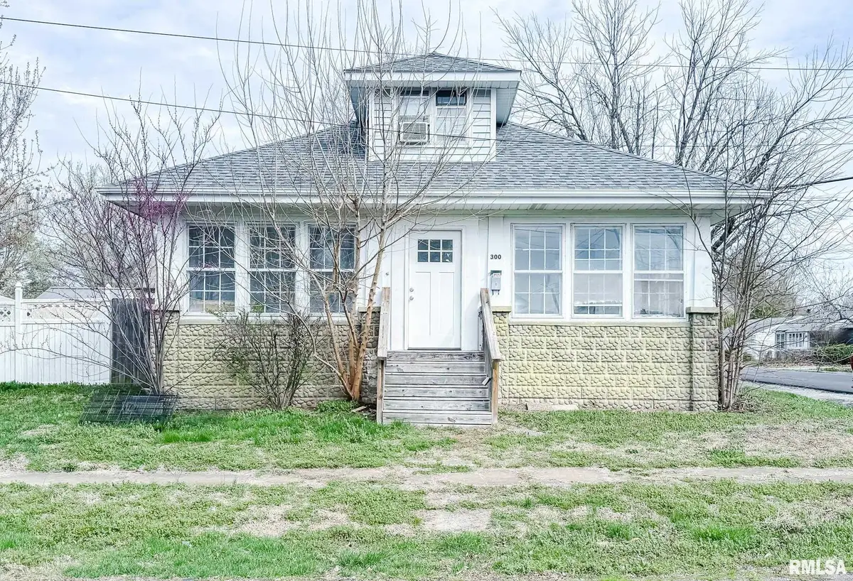 300 W Goodall Street, Marion, IL 62959 - #1