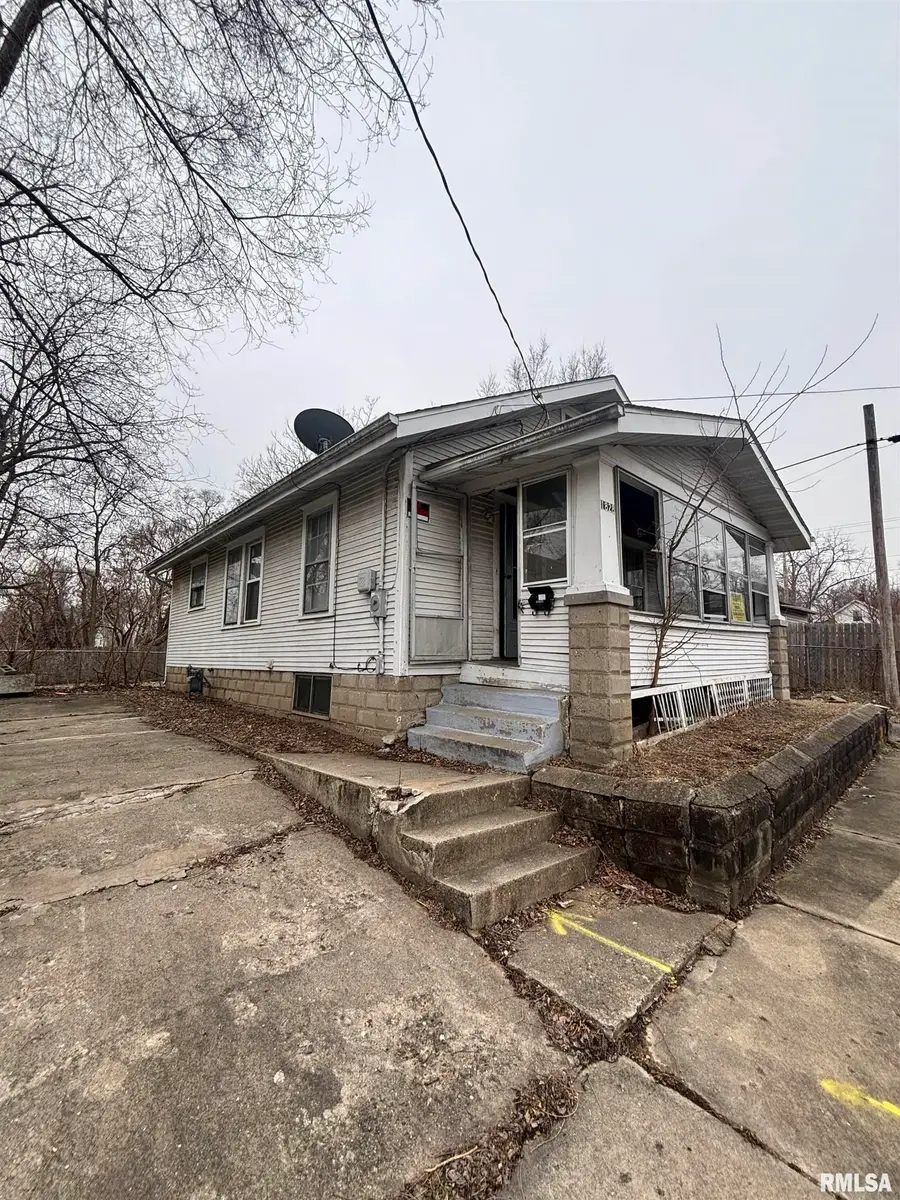 1828 W Latrobe Street, Peoria, IL 61605 - #3