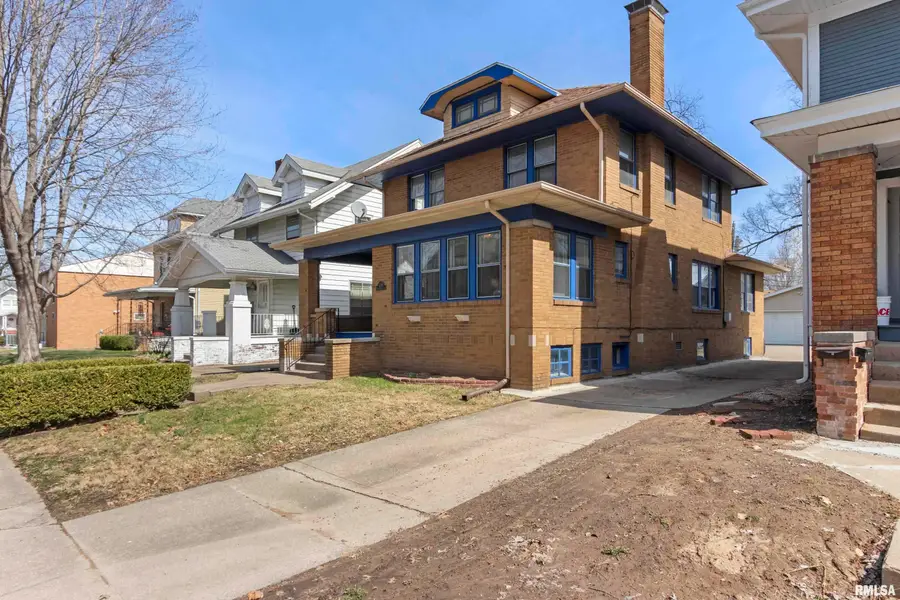 1210 N Elmwood Avenue, Peoria, IL 61606 - #2