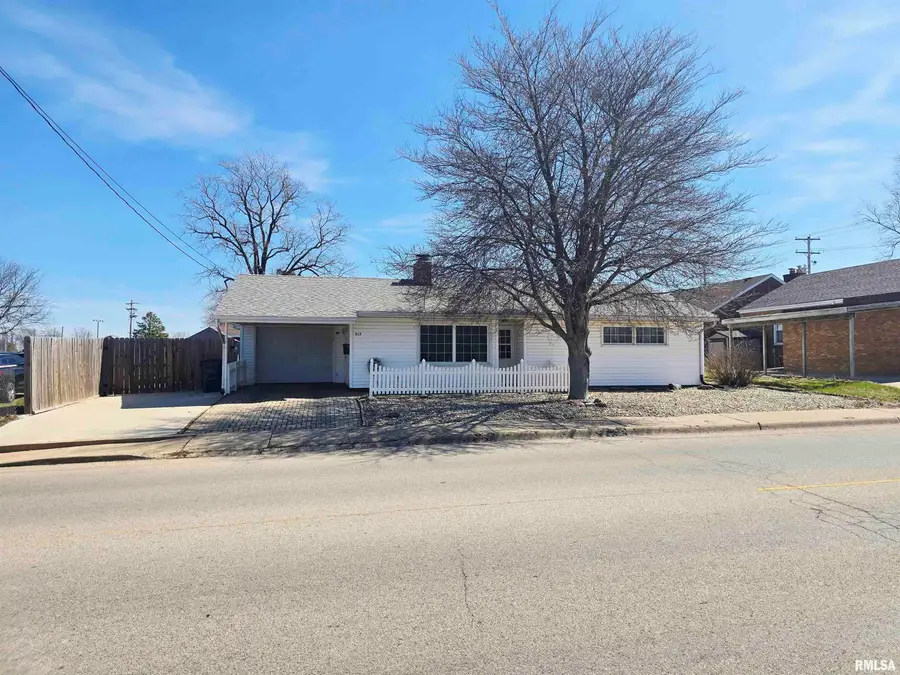 815 N 1st Avenue, Canton, IL 61520 - #2