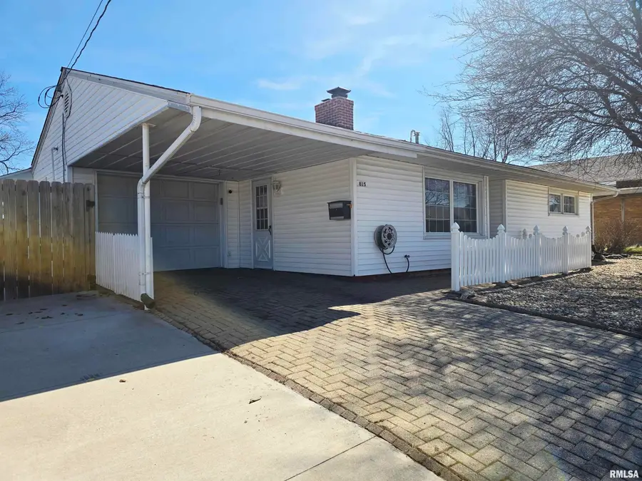 815 N 1st Avenue, Canton, IL 61520 - #3