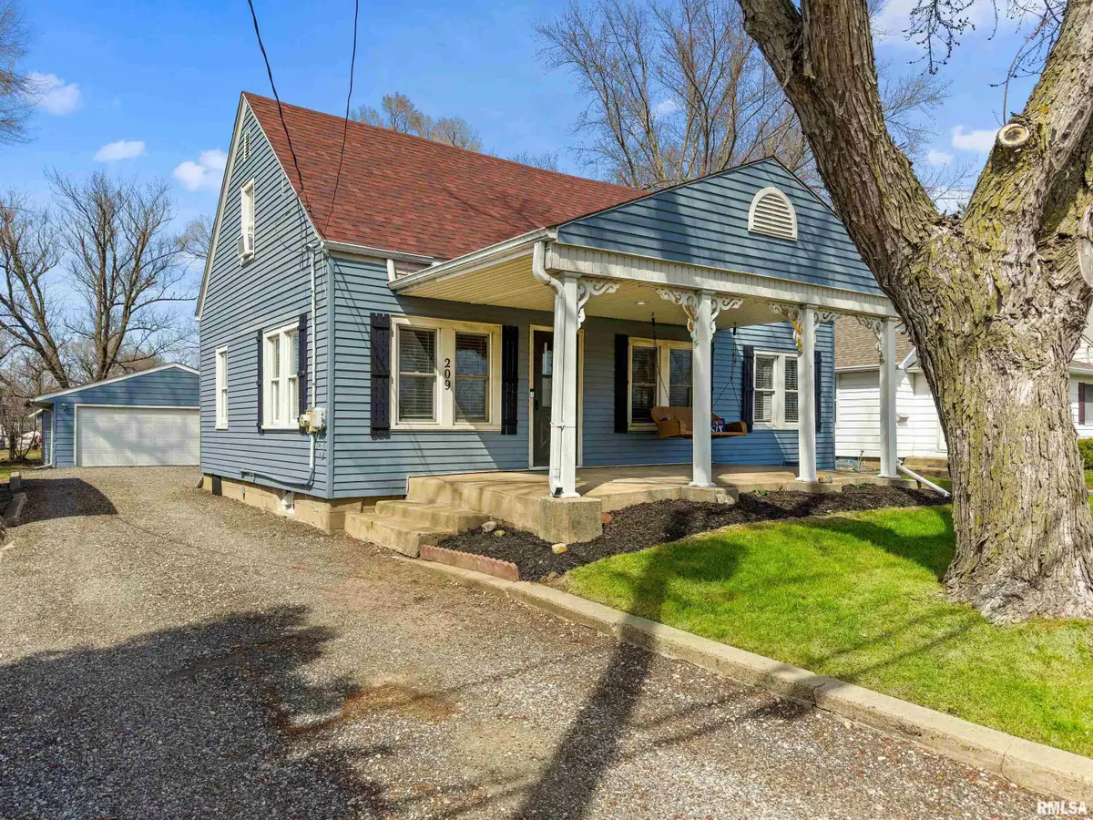 209 N Thorncrest Avenue, Creve Coeur, IL 61610 - #1