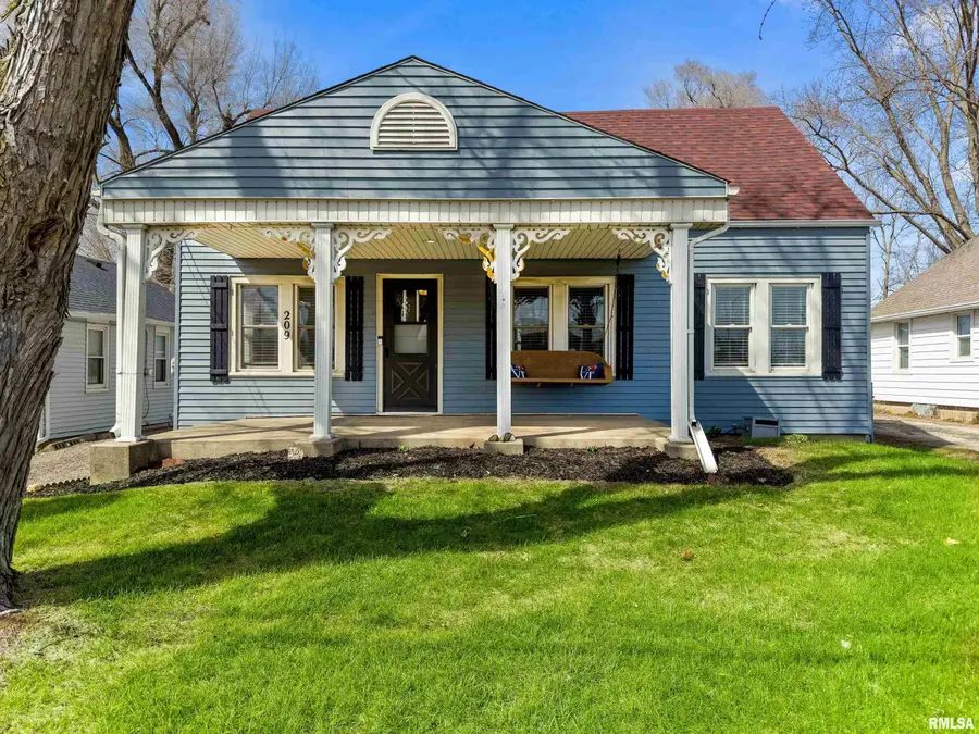 209 N Thorncrest Avenue, Creve Coeur, IL 61610 - #2