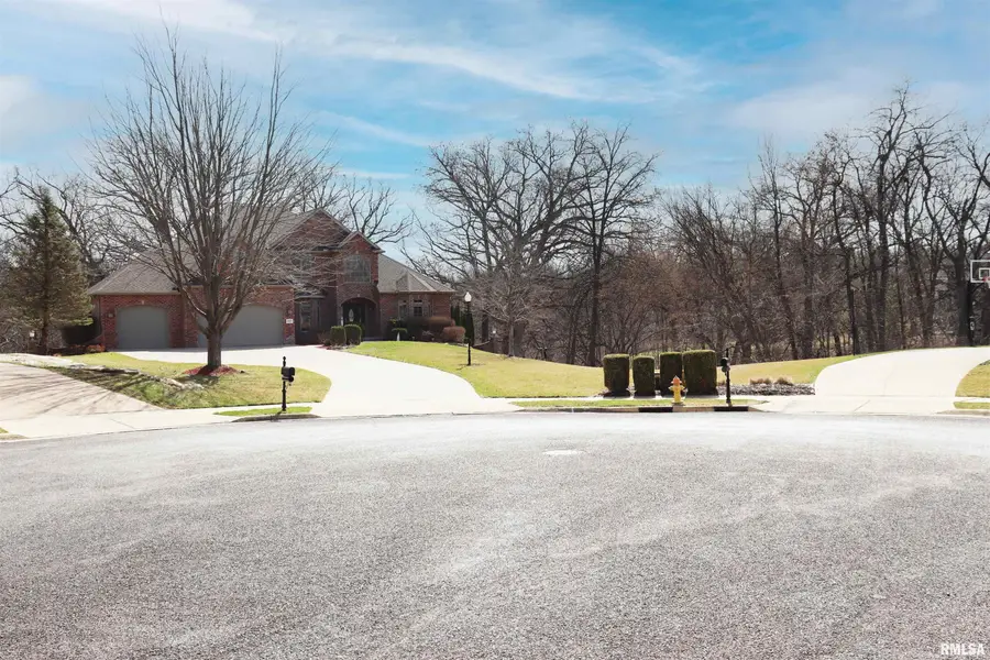 6800 N Stonecrest Court, Peoria, IL 61615 - #2