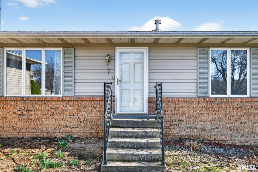 7 Carlton Drive, Mackinaw, IL 61755 - #2