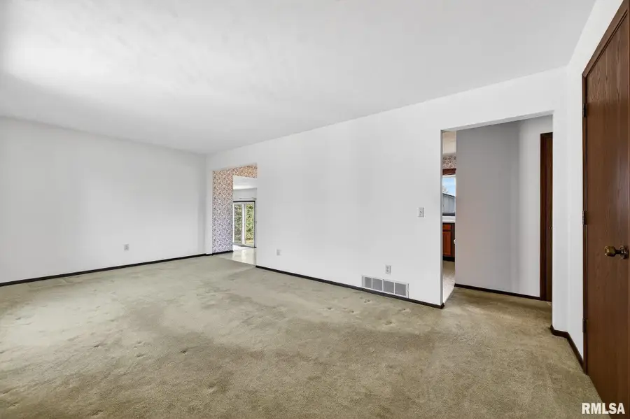 7 Carlton Drive, Mackinaw, IL 61755 - #3