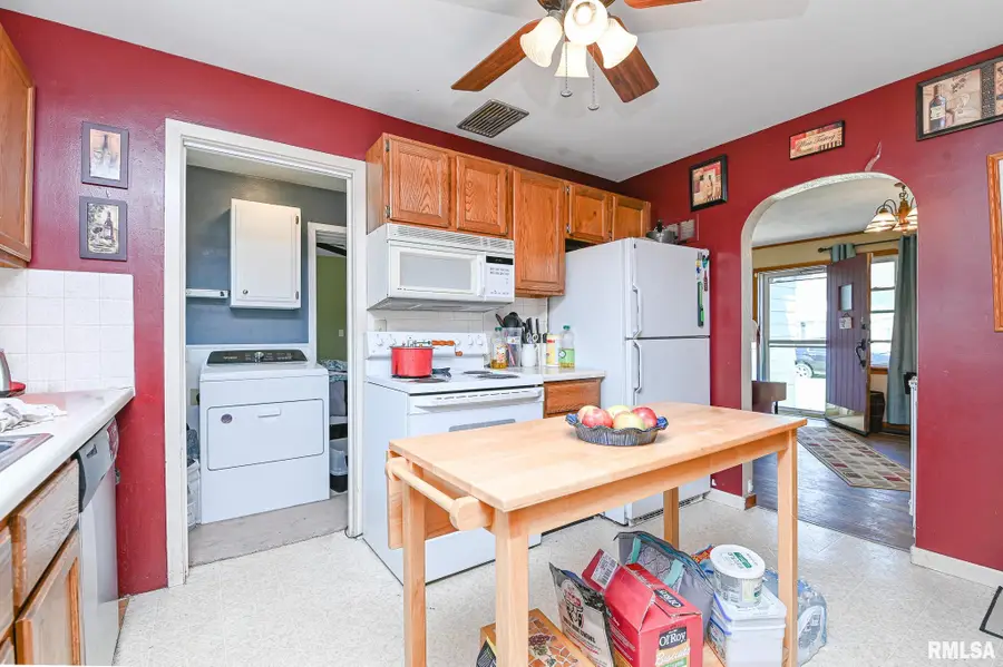 105 Loren Street, Washington, IL 61571 - #3