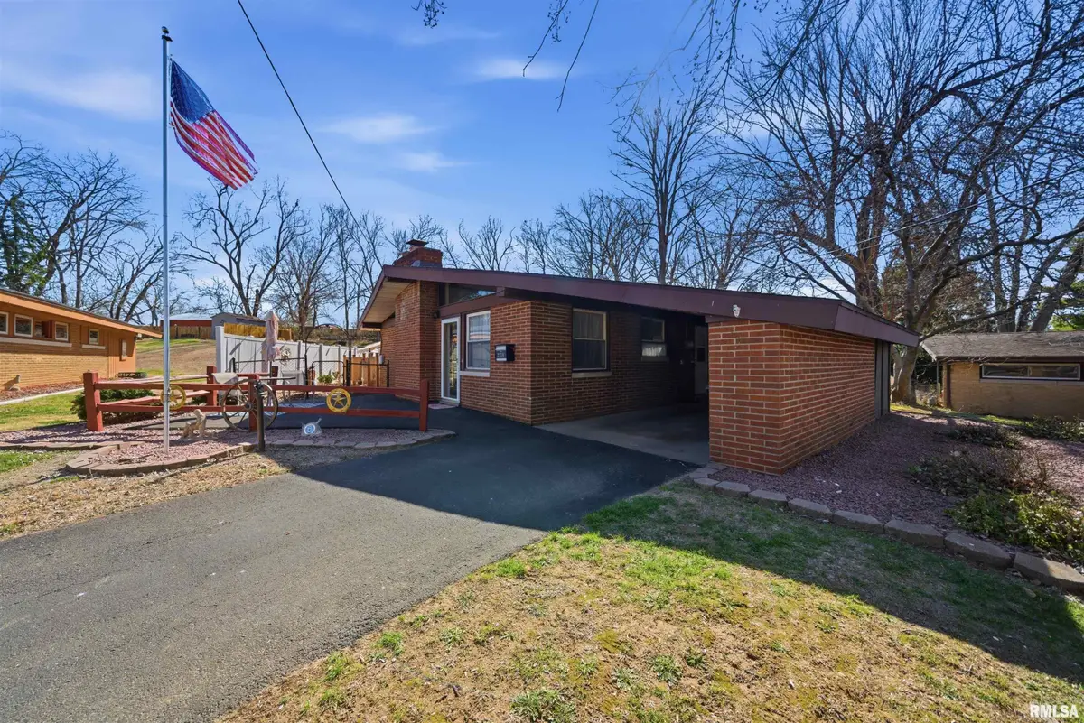 2214 Glendale Drive, Pekin, IL 61554 - #1