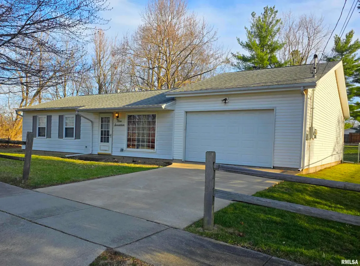 917 E Baker Street, Bloomington, IL 61701 - #1