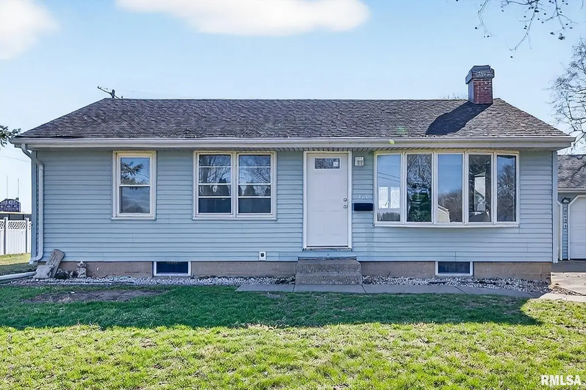 300 N Stanley Drive, Chillicothe, IL 61523 - #1