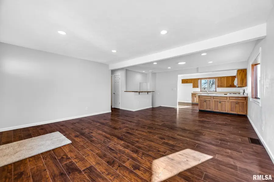 300 N Stanley Drive, Chillicothe, IL 61523 - #3