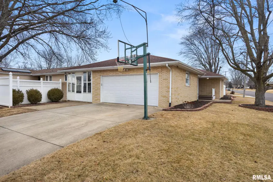 1500 Highwood Avenue, Pekin, IL 61554 - #2