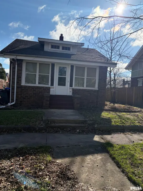 10 Berenz Place, Bloomington, IL 61701