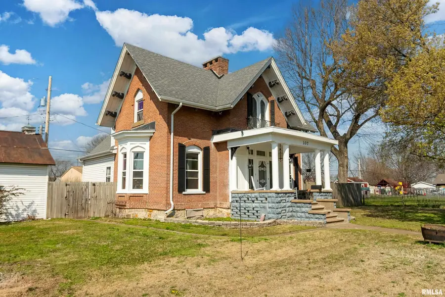 107 N Division Street, Du Quoin No 11, IL 62832 - #2