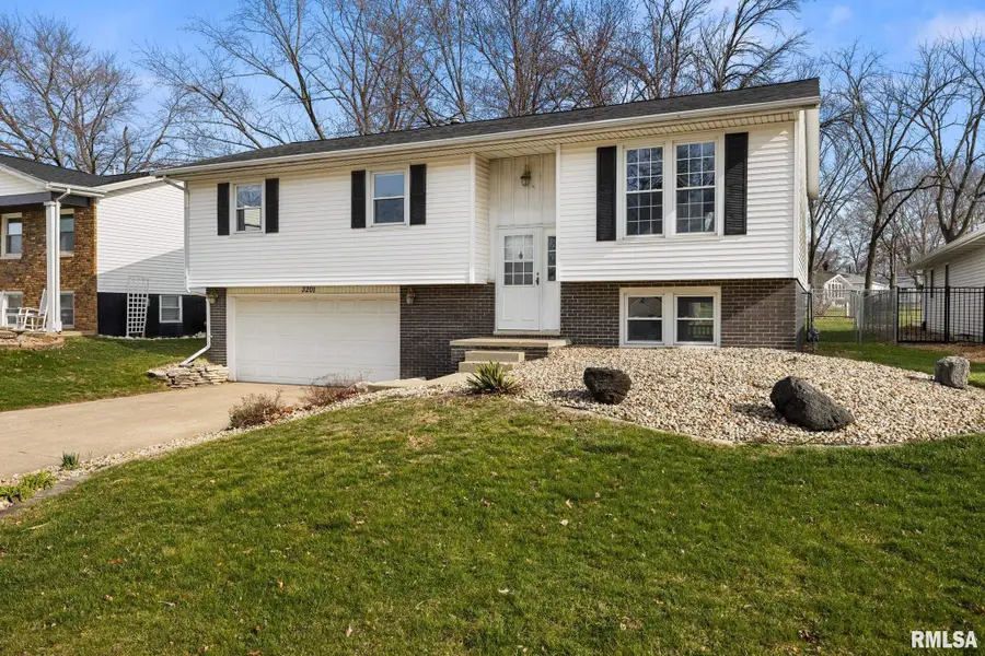 3201 W Wilshire Drive, Peoria, IL 61614 - #2