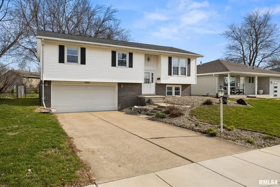 3201 W Wilshire Drive, Peoria, IL 61614 - #3