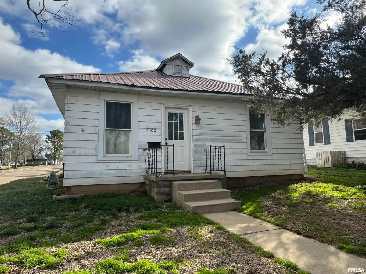 1500 W Tyler Street, Herrin, IL 62948 - #1