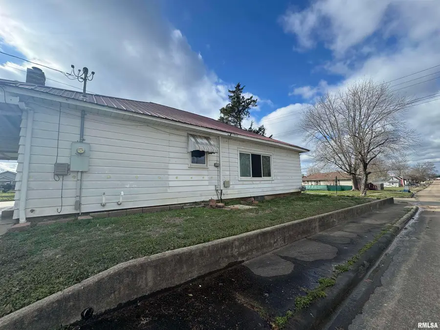 1500 W Tyler Street, Herrin, IL 62948 - #3