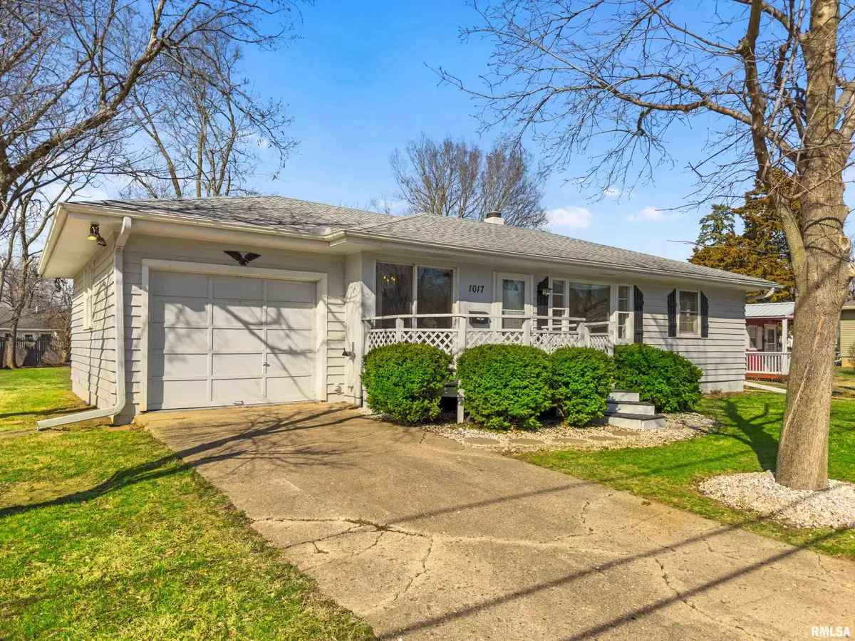 1017 W Sunnyside Street, Chillicothe, IL 61523 - #1