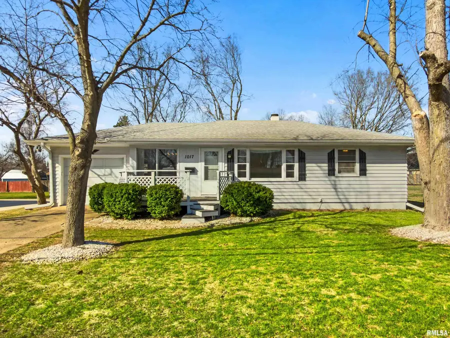 1017 W Sunnyside Street, Chillicothe, IL 61523 - #2