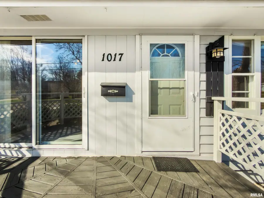 1017 W Sunnyside Street, Chillicothe, IL 61523 - #3
