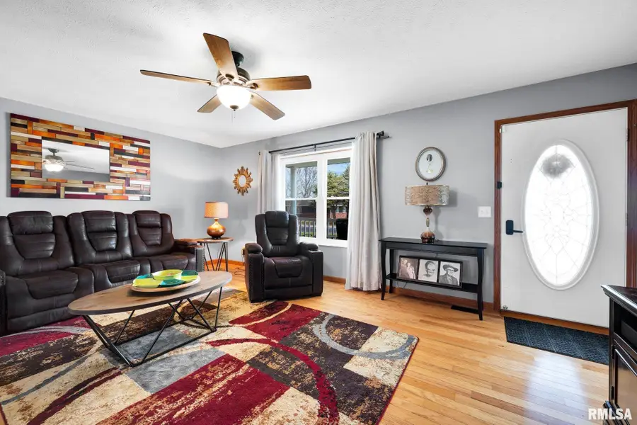 901 N Easy Street, Roanoke, IL 61561 - #3