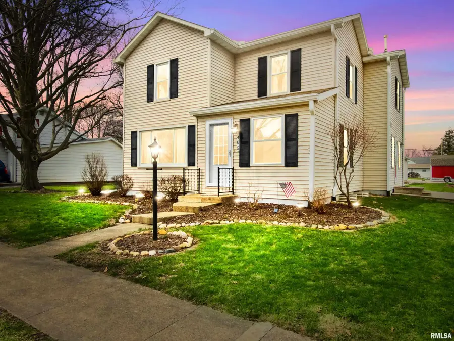 405 W Dearborn Street, Elmwood, IL 61529 - #2