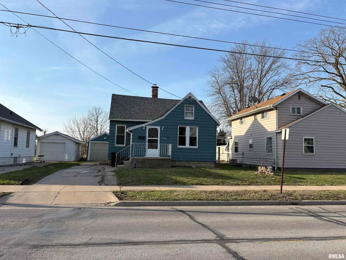 714 E Ash Street, Canton, IL 61520 - #1