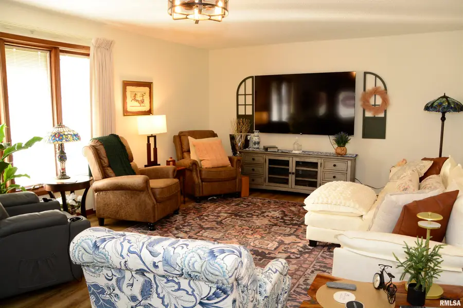 2103 Maple Avenue, Macomb, IL 61455 - #3