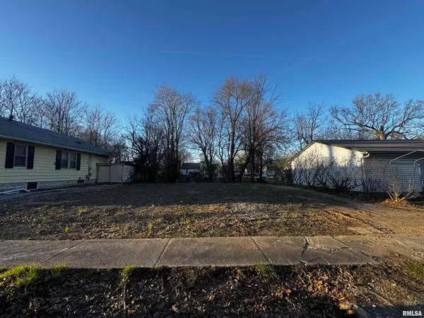 2418 College Street, Mt Vernon, IL 62864