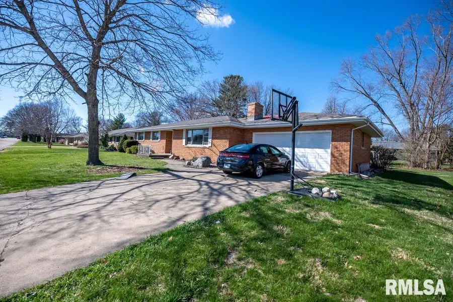 917 E Emerson Street, Morton, IL 61550 - #2