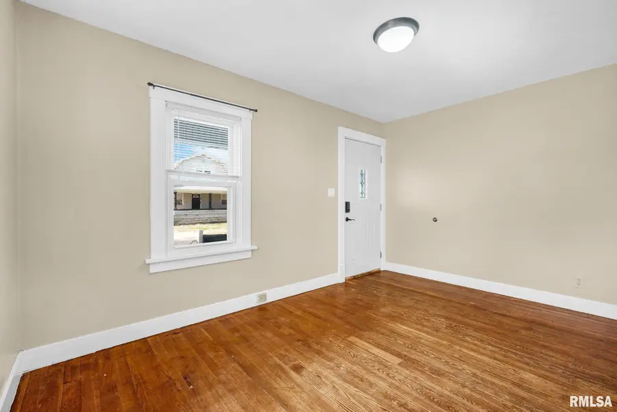 806 S 3rd Street, Pekin, IL 61554 - #2