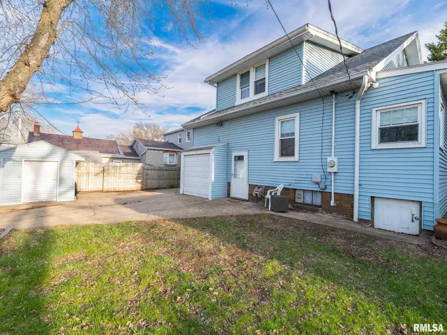 921 Broadway Road, Pekin, IL 61554 - #3