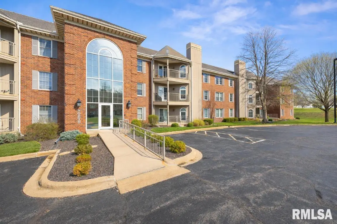 5200 N Knoxville Road #107 N, Peoria, IL 61614 - #1