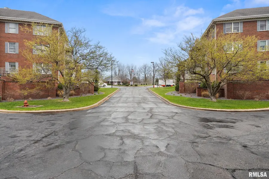 5200 N Knoxville Road #107 N, Peoria, IL 61614 - #3