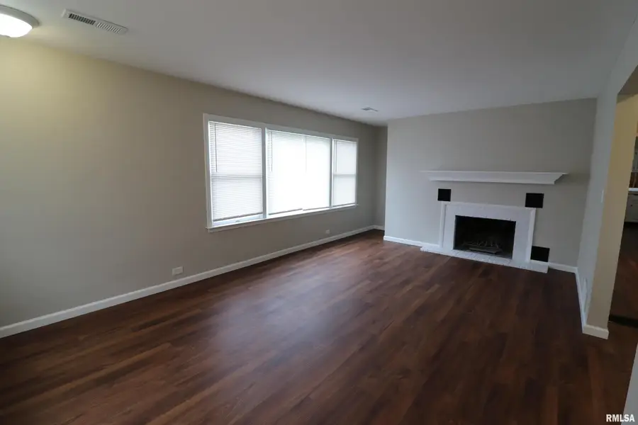 301 E Melbourne Avenue, Peoria, IL 61603 - #3