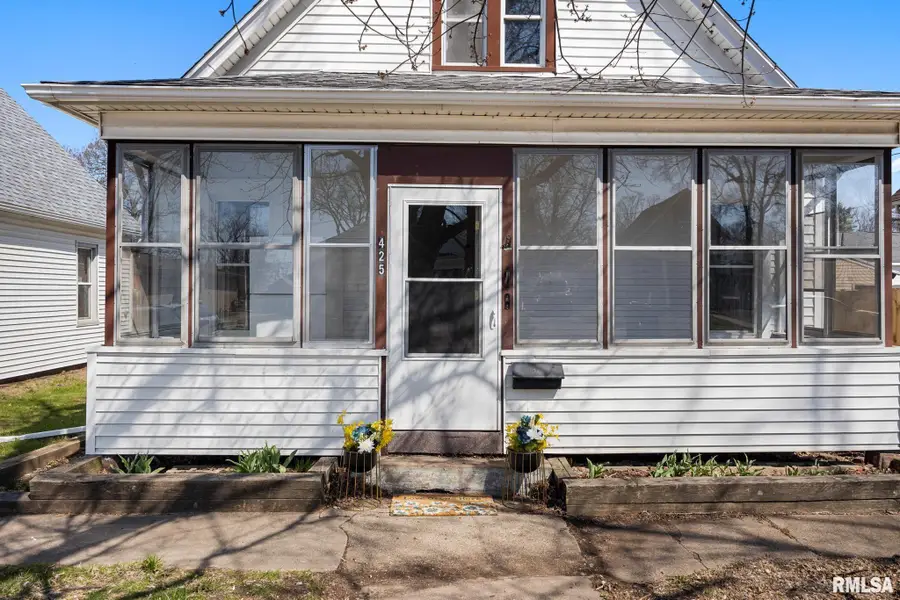 425 Herman Street, Pekin, IL 61554 - #2