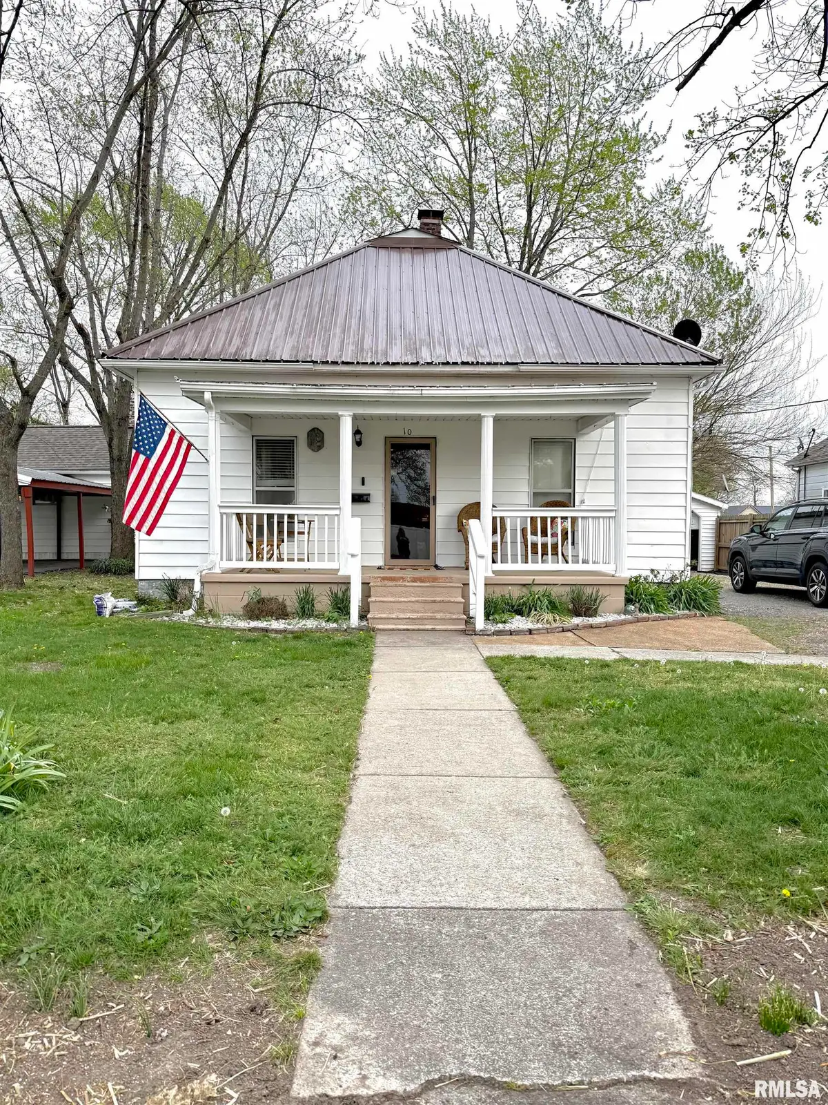 10 S Linden Street, Du Quoin, IL 62832 - #1