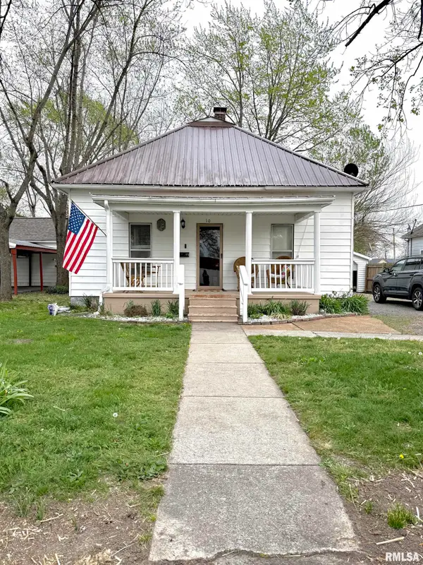 10 S Linden Street, Duquoin, IL 62832