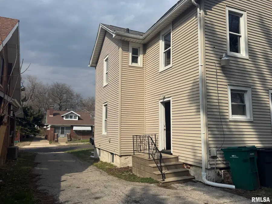 118 E Archer Avenue, Peoria, IL 61603 - #2