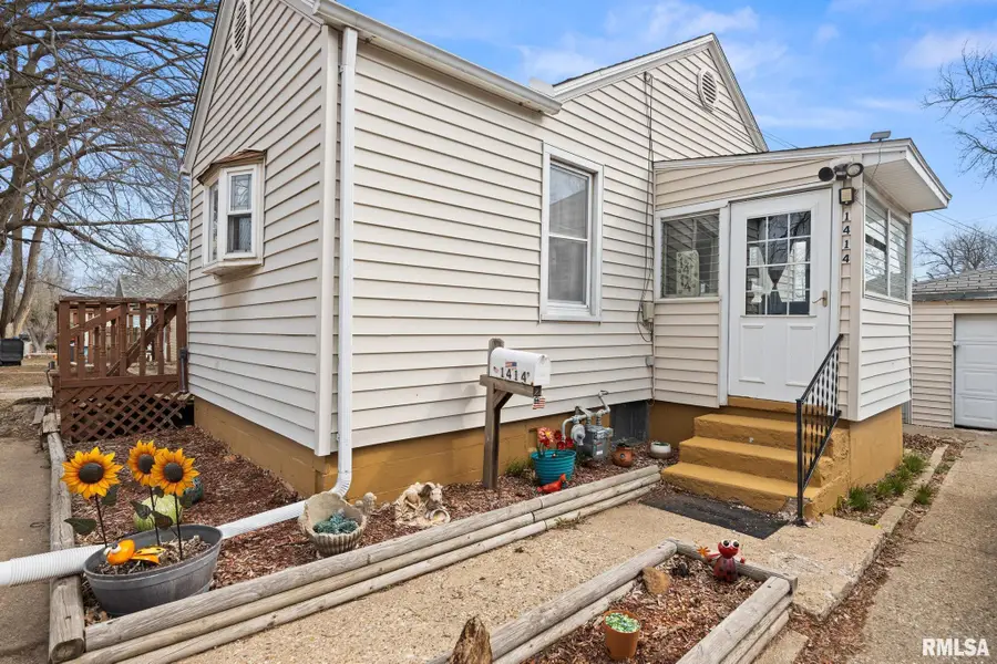 1414 Black Street, Pekin, IL 61554 - #3