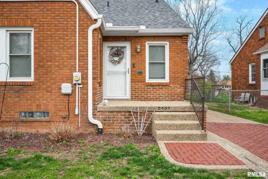 2401 W Sherman Avenue, West Peoria, IL 61604 - #2