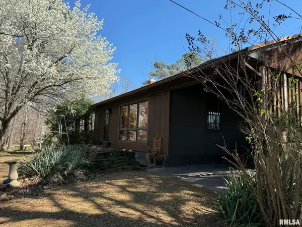 834 Pleasant Hill Road, Carbondale, IL 62902