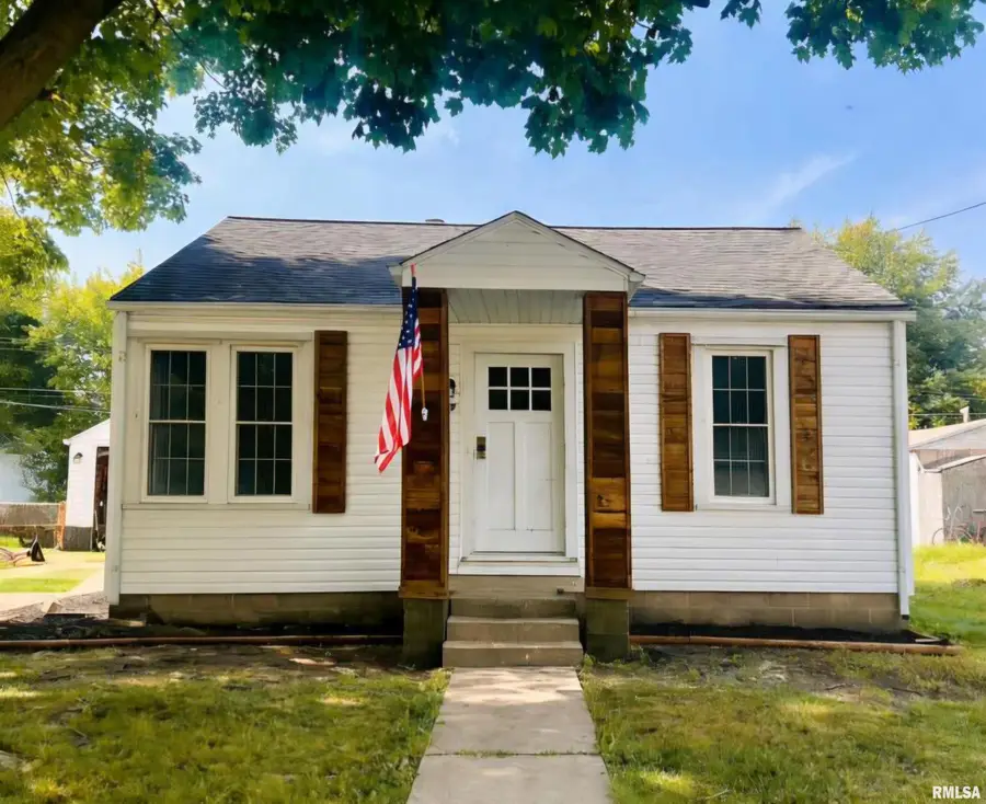 290 N 11th Avenue, Canton, IL 61520 - #2