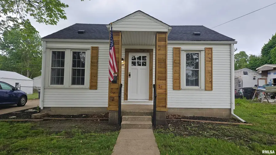 290 N 11th Avenue, Canton, IL 61520 - #3