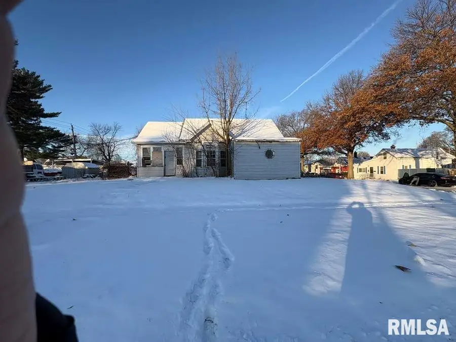 720 11th Avenue, Rock Island, IL 61201 - #3