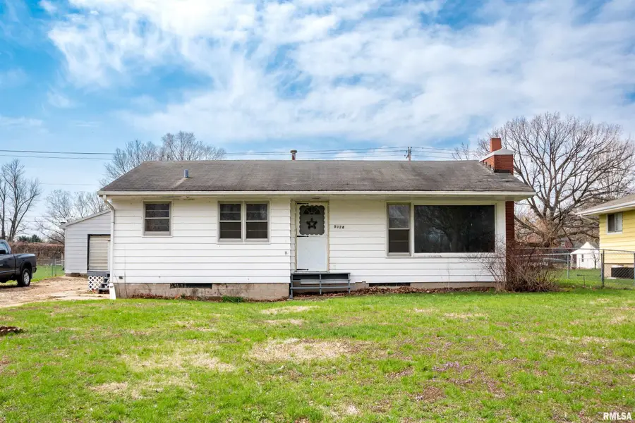 5024 E Lawrence Avenue, Chillicothe, IL 61523 - #2